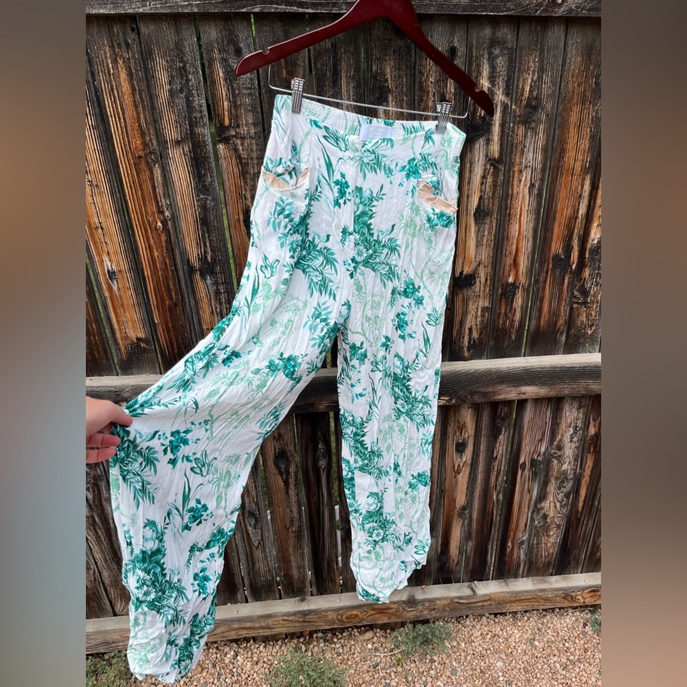 Anthropologie • Green and White Leaf Floral Pants